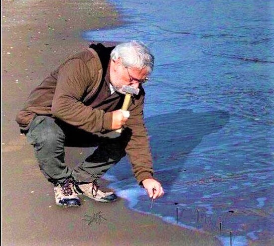 Aktionist und Wellennagler
Klaus Tulpe fixiert die Ostsee